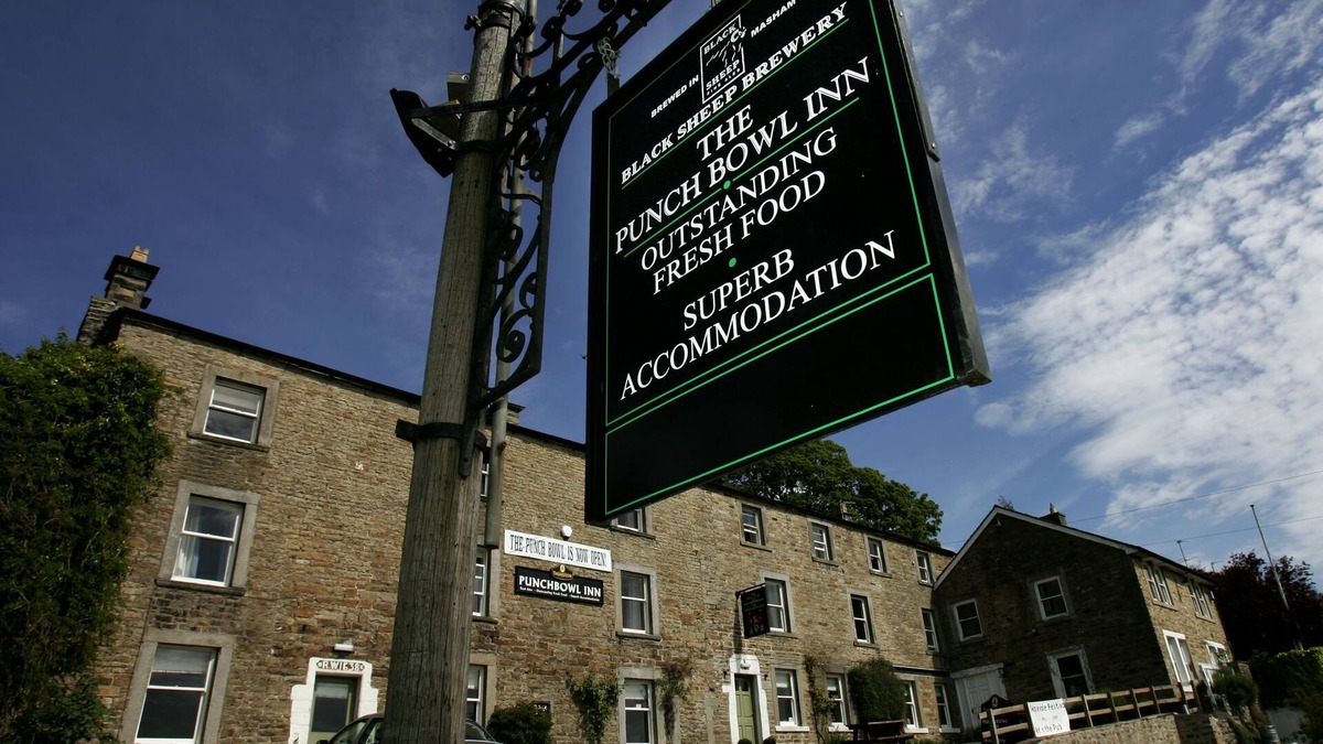 Feetham Hotel | The Punch Bowl Inn