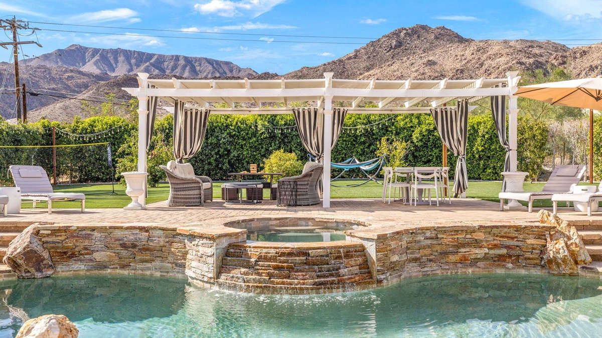 Palm Desert Villa | The Quail a Modern Desert Oasis with 16 Beds sleeps 23 Guests