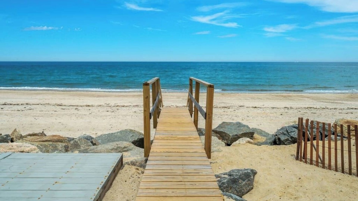 Plymouth House | The Quarterdeck | Oceanfront Fun for All Ages