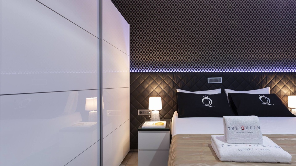 Neudorf-Weimershof Apartment | The Queen Luxury Apartmen-Villa Vittoria