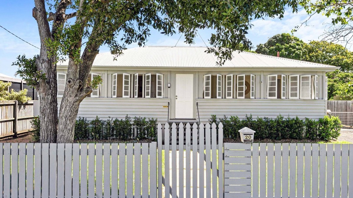 Urangan House | The Queen on King-20 King St - CoastHM
