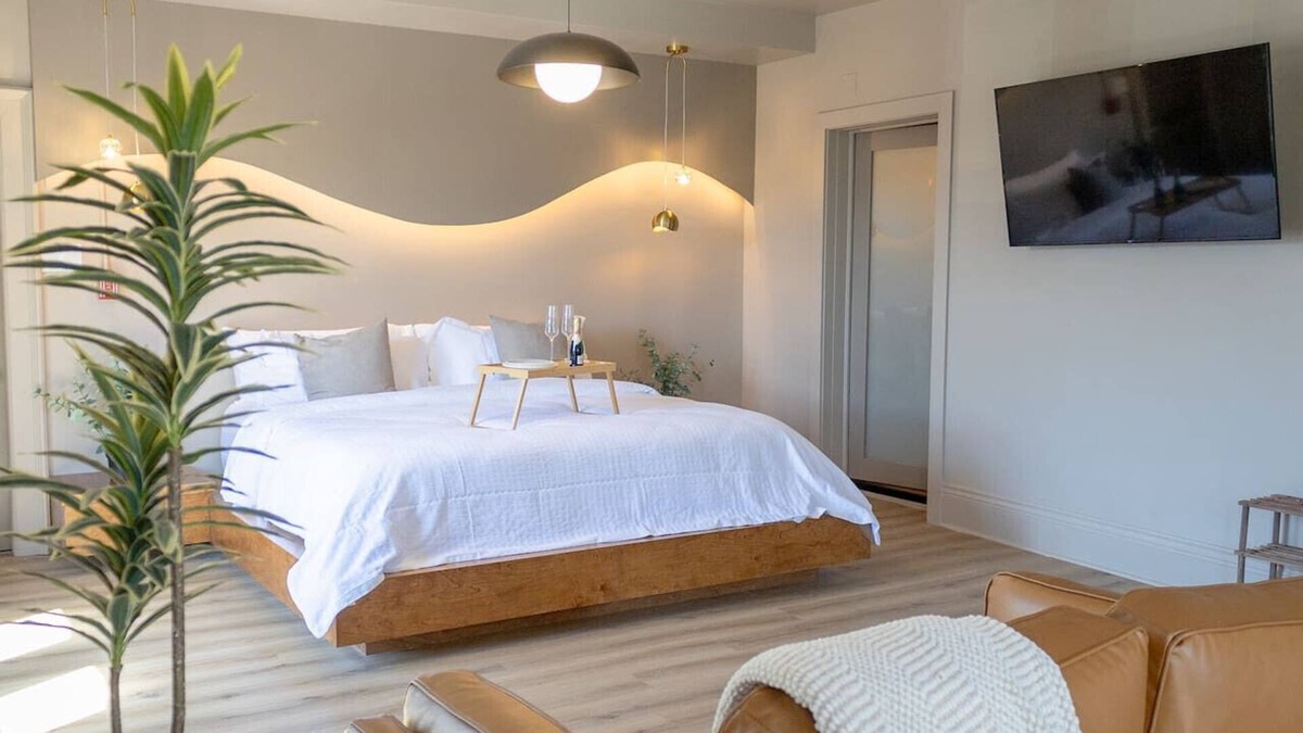 Moncton Apartment | The Queenie - 3 minutes walk from Avenir Centre