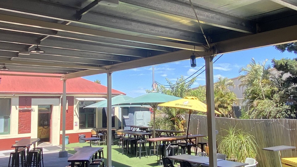 Hemmant Hotel | The Queensport Motel & Tavern