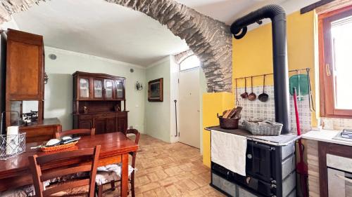 Pornassio House | The quiet yellow house