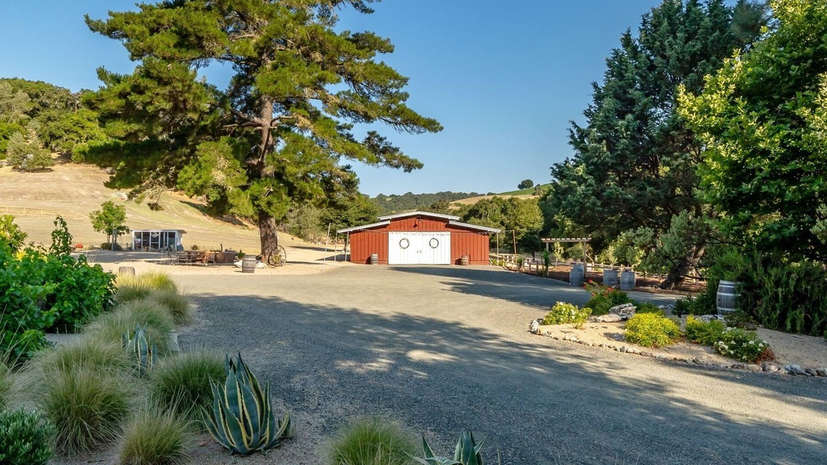 Paso Robles House | The Quintessential Barn at Farm Blanc Et Rouge