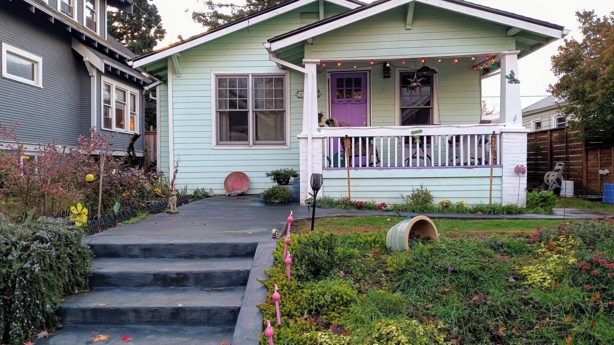 Alameda House | The Quirky Portland Bungalow Charming 2-bedroom with ACWiFi in lovely Portland