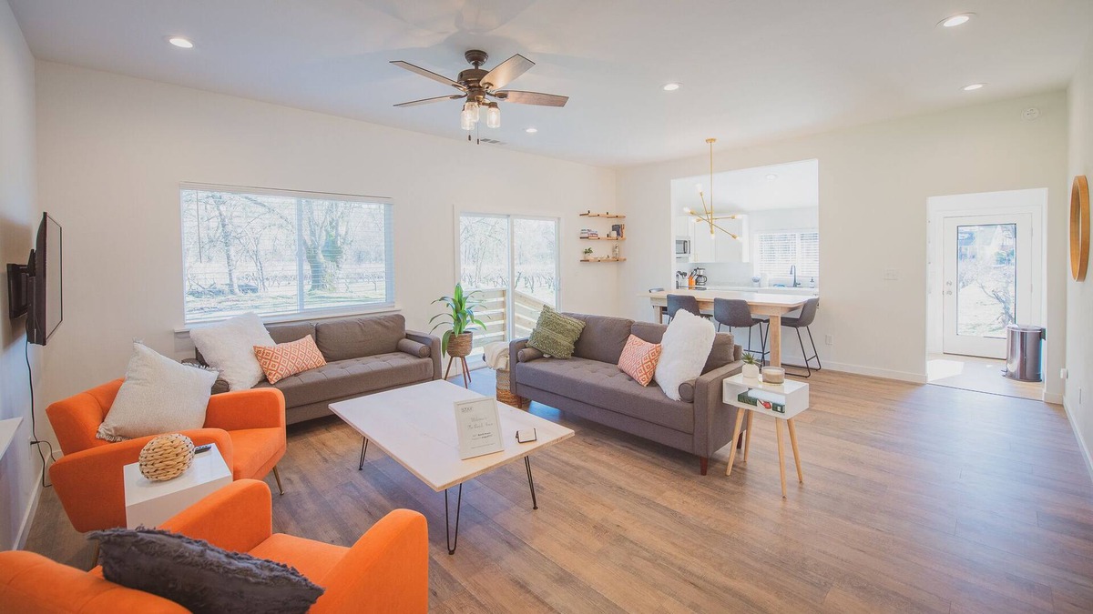Phoenix Lake-Cedar Ridge House | The Ranch House, 2 Acre Retreat! Walk to Indigeny Reserve!
