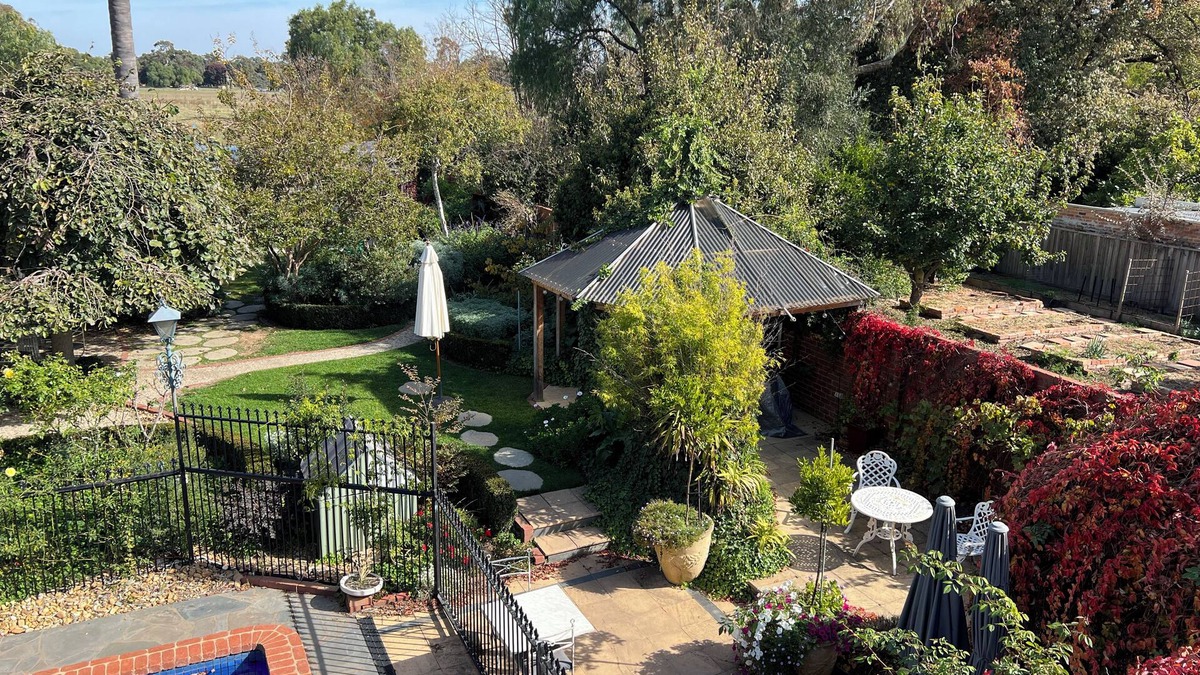 Avenel Hotel | The Rabbit Hole Inn at Harvest Home