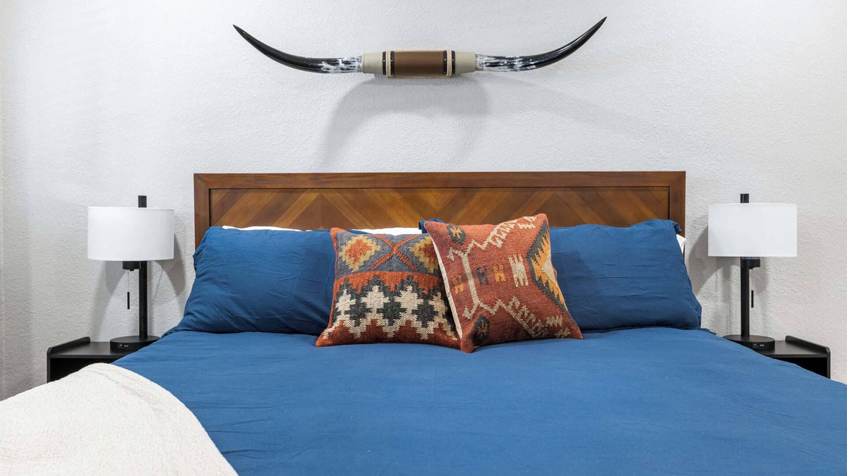 Three Rivers Hotel | The Rae Sequoia Motel RM5