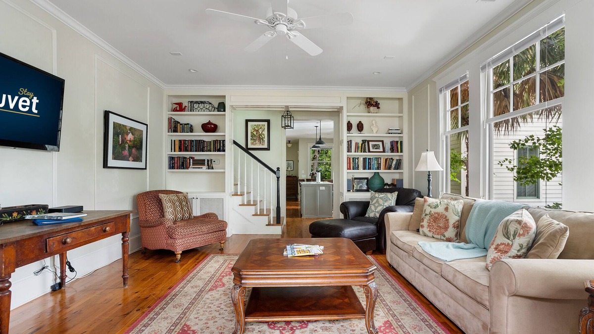 Cannonborough Elliotborough House | The Rainbow Cottage | Downtown Luxury