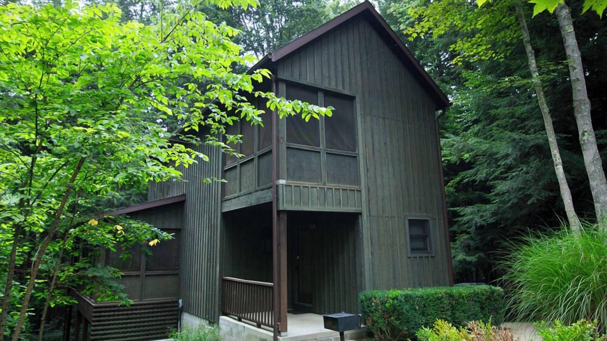 Logan Cabin | The Ravine - Hosted by The Chalets