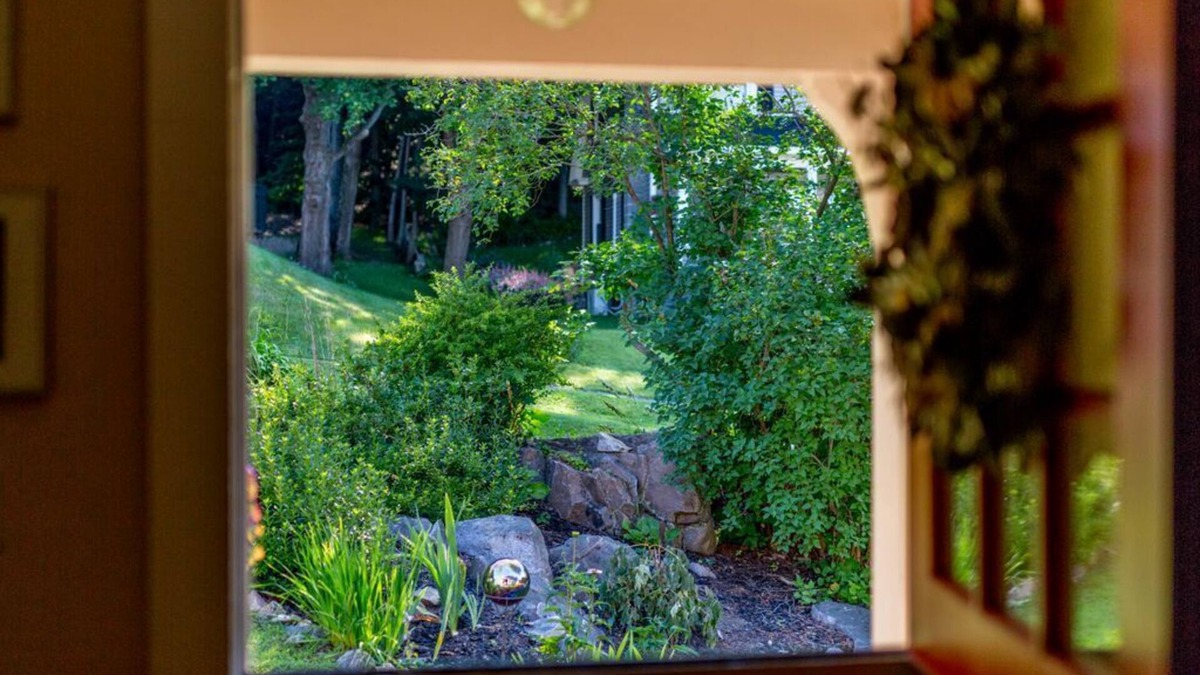 Lee Bed & Breakfast | The Red Door B&B