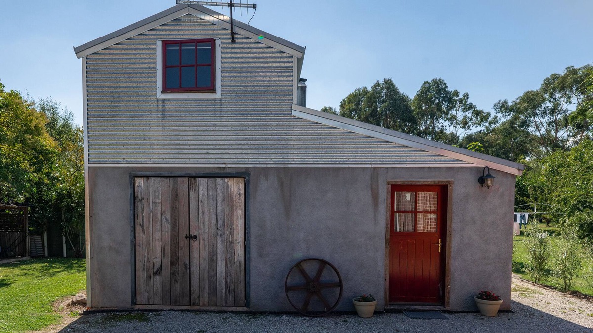 Mansfield Cottage | The Red Door - Centre of Mansfield