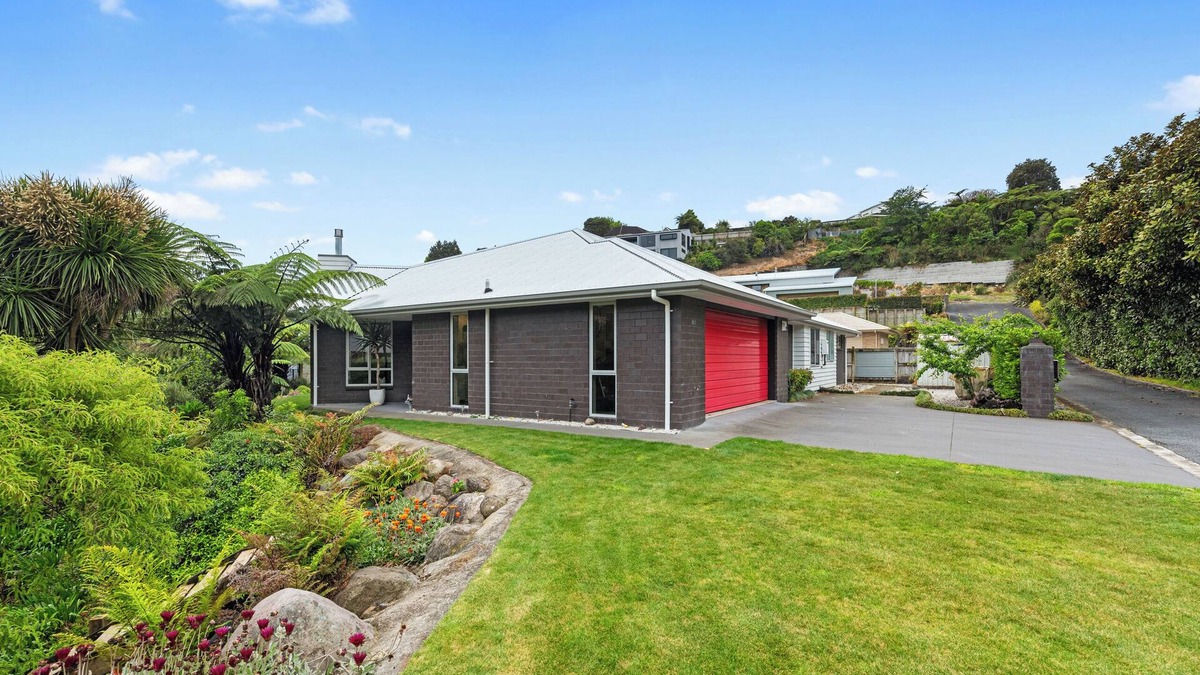 New Plymouth House | The Red Door - New Plymouth Holiday Home