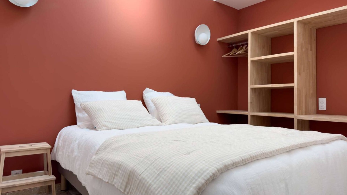 Aigues-Mortes Medieval City House | The Red Duplex - a unique apartment with a spa in the heart of the Aigues-Mortes ramparts!