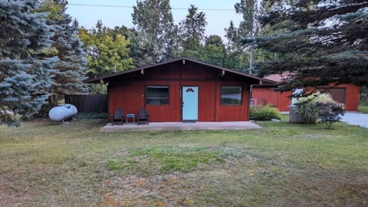 Shelby Cabin | The Red House