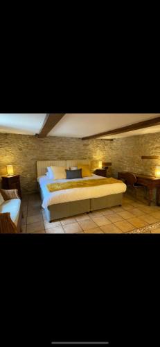 Cricklade Hotel | THE RED LION