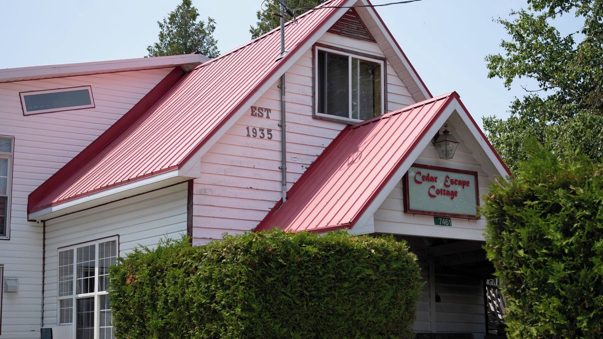 Tobermory House | The Red Roof - Back Portion - Sleeps 8