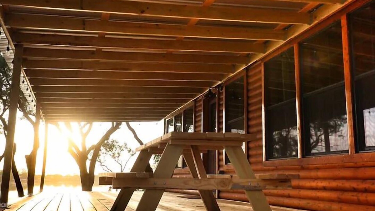 Albany Cabin | The Reel Deal on Hubbard Shores
