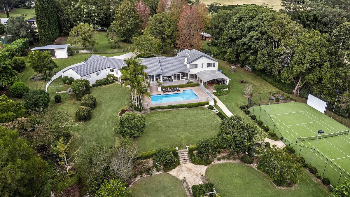Matcham House | The Residence - 6 Bedrooms, Tennis Court, Pool, Heated Spa