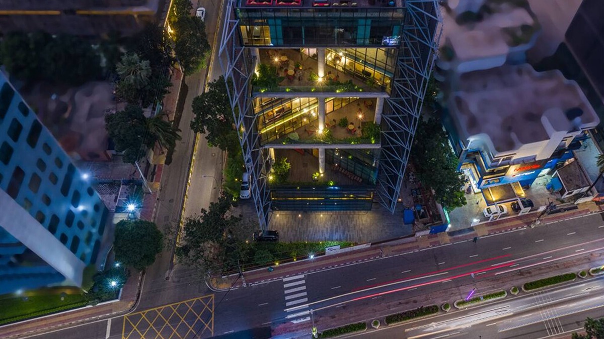 Dhaka House | The Residence by Gulshan Club is located 26 minutes driveway from Airport!