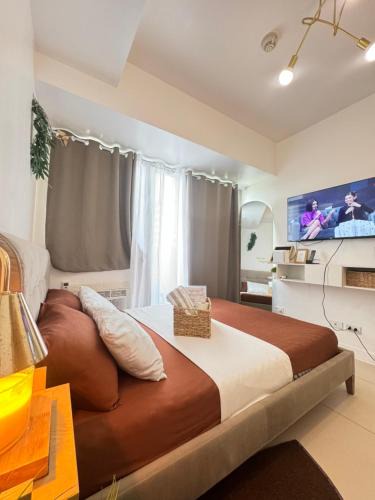 Matandang Balara Hotel | The Residences at Commonwealth Quezon City by Snazzy Staycation