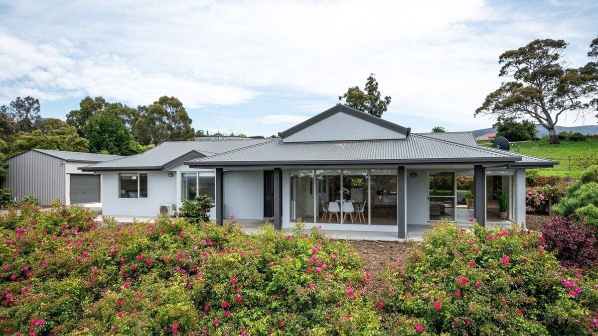 Kingston House | "The Rest Retreat" 3 Bed, 2 Bath - 15 mins to CBD.
