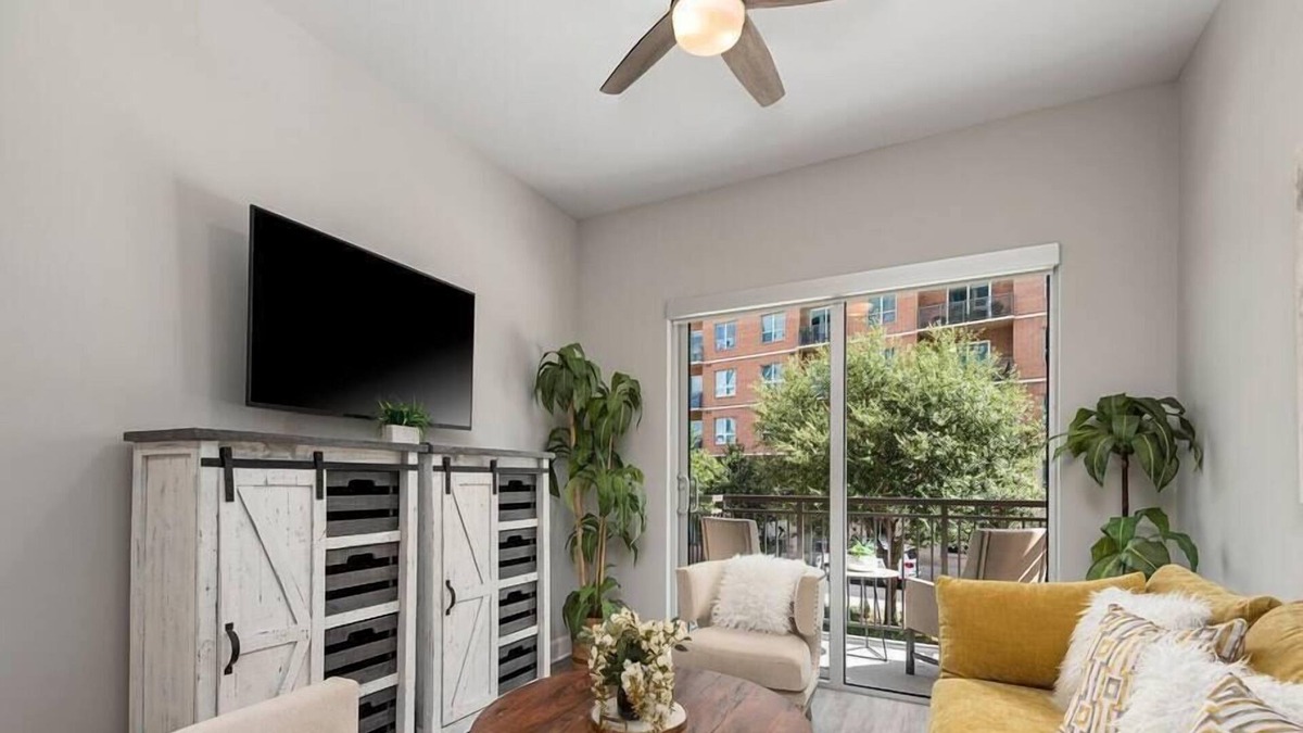 The Woodlands Apartment | The Retreat · 5 * Lux King, Wifi, Gym, Resort