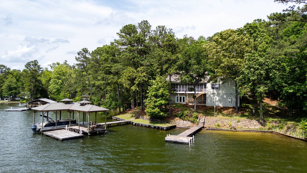 Jacksons' Gap House | The retreat at Bay Pine Point, convenient to EVERYTHING Lake Martin and Auburn!