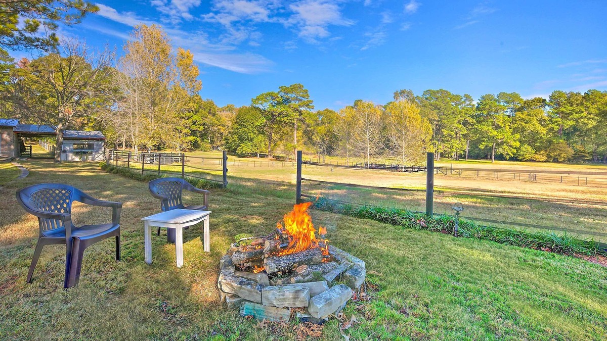Willis Cottage | ‘The Retreat at Oakcrest Farms’: on 12 Acres!