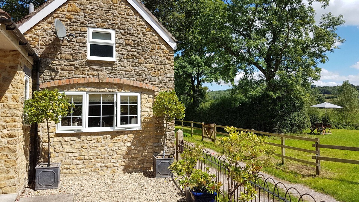 Wincanton Cottage | THE RETREAT, romantic, character holiday cottage in Wincanton