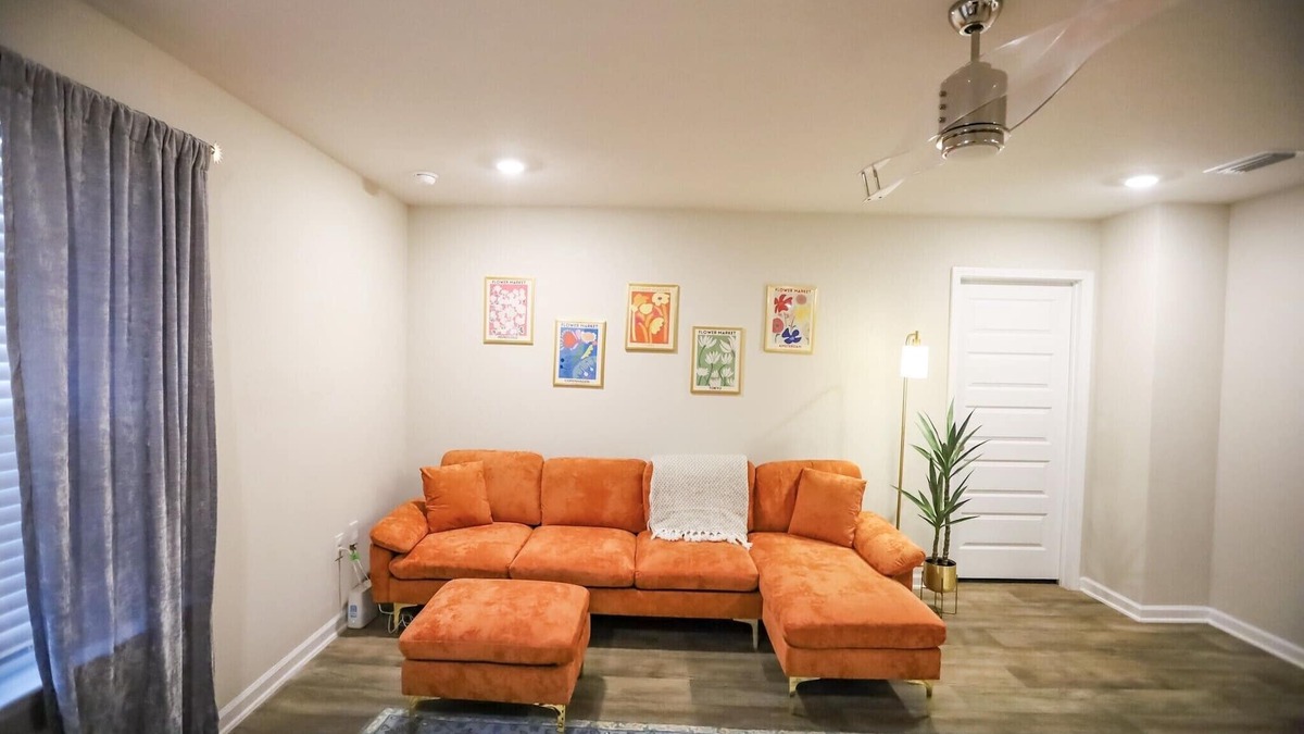 Daphne House | The Retro House- near Gulf Shore Beaches