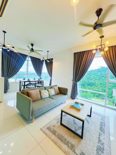 Kuala Lumpur Apartment | The Ridge at KL East mall Luxury 2BR Residence with City Skyline View جناح السلام