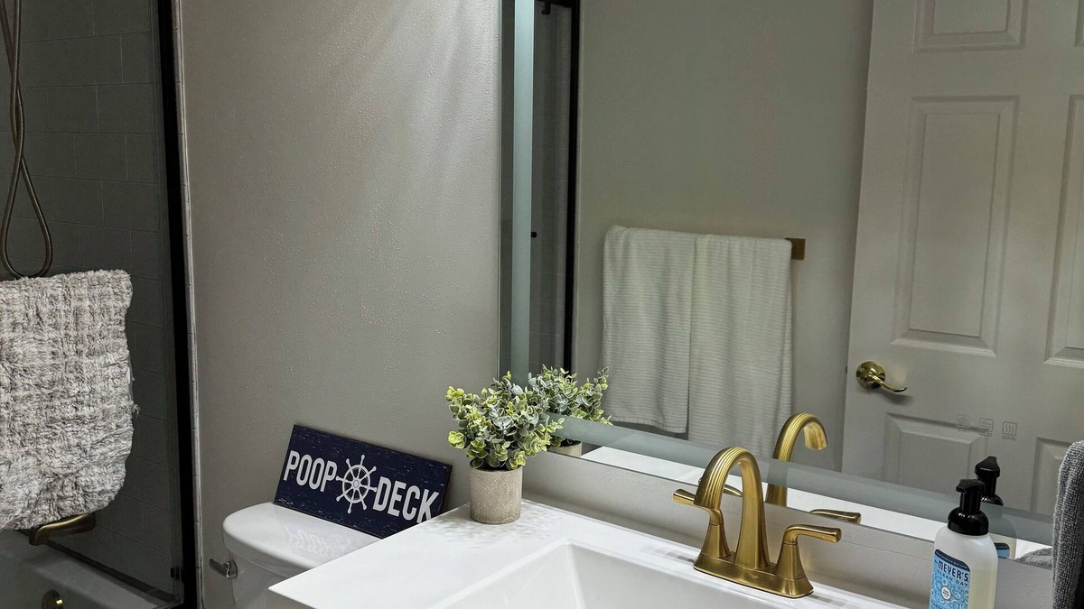 Lake Geneva Condo | The Ridge RetreatnRenovated in 2024 - Steps from Lake Como & The Ridge
