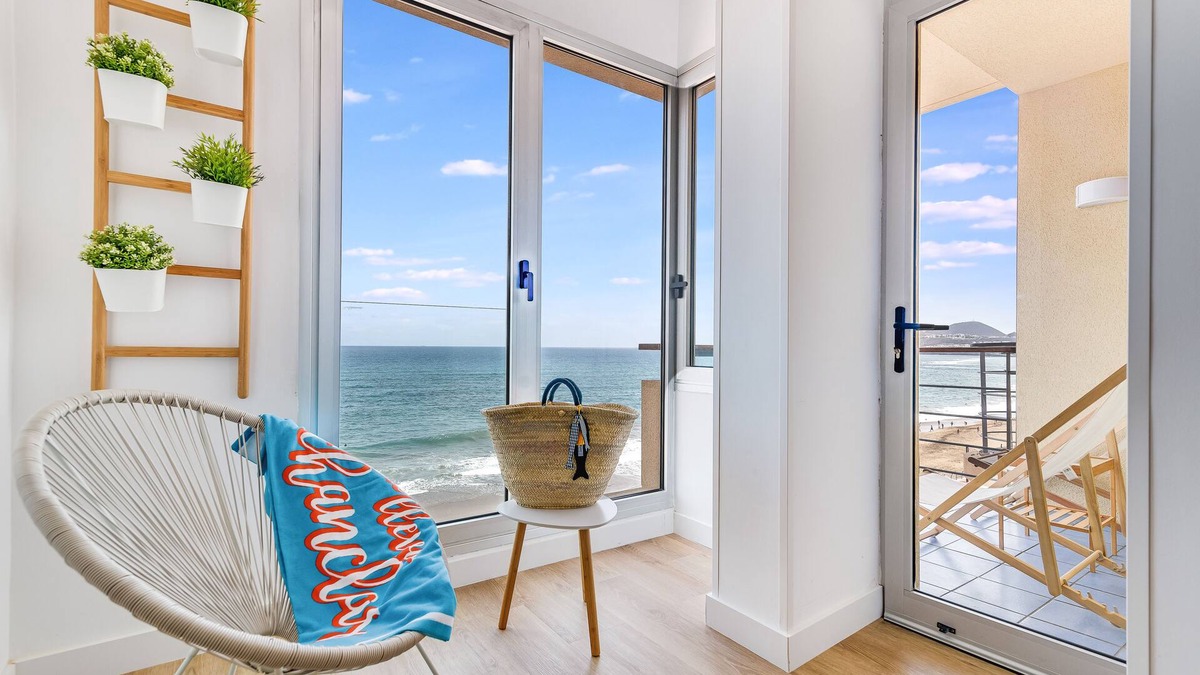 Las Palmas de Gran Canaria Apartment | THE RINCON DE VALENTINA 90m away from the sea 20m sand PLAYA DE LAS CANTERAS