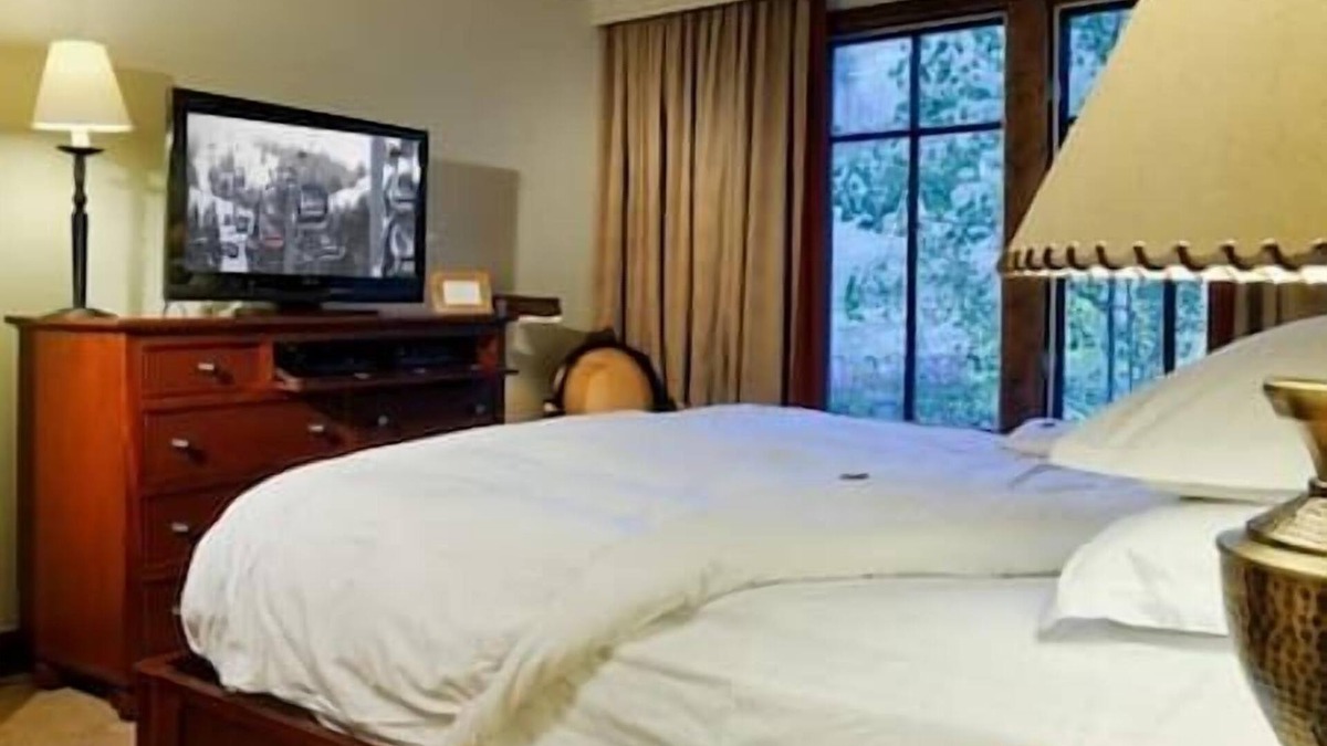Aspen Resort | The Ritz Carlton Aspen-2 Bedroom Suite Ski-in!