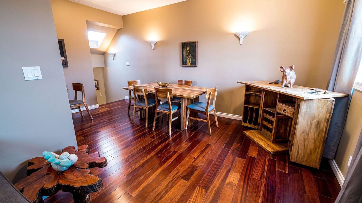 Drumheller House | The River Blossom Suite