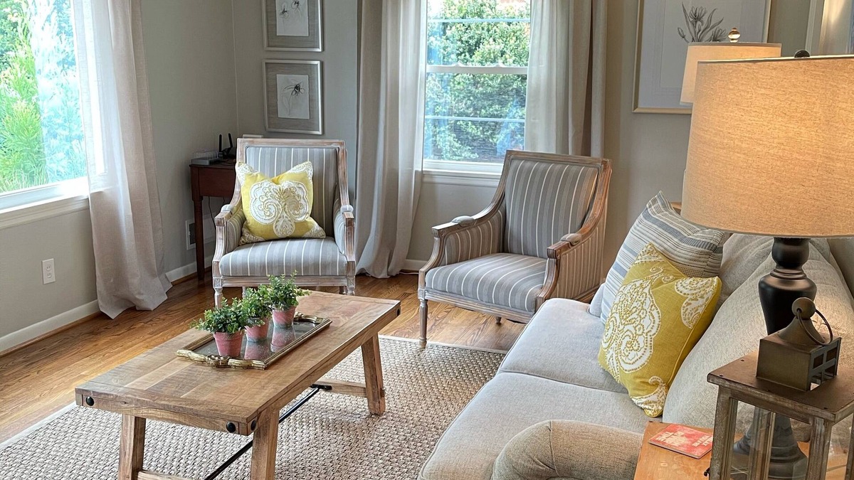 Roanoke House | The River House Close to Everything