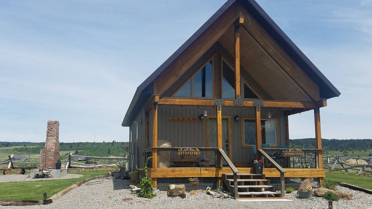 Ashton Cabin | The River Run Cabin 900Sq Ft, Bedroom and Loft