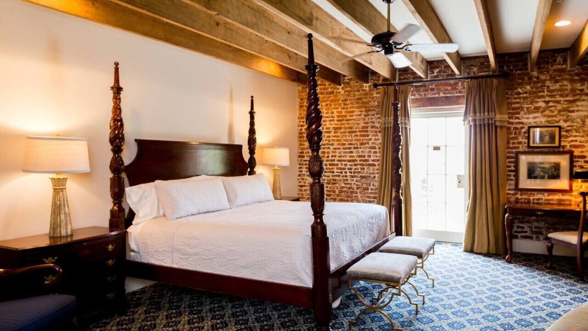 Natchez Hotel | The River Walk Inn - Room 802