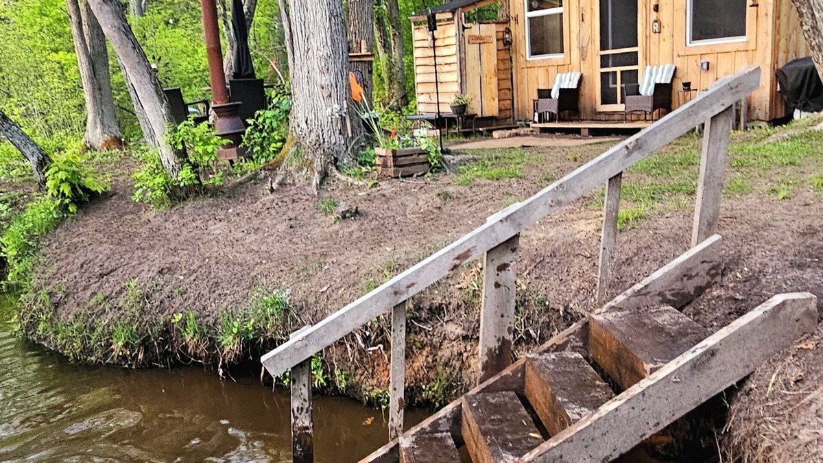 Clare County Cabin | The Riverbend Retreat – Off-Grid Serenity on the Muskegon River