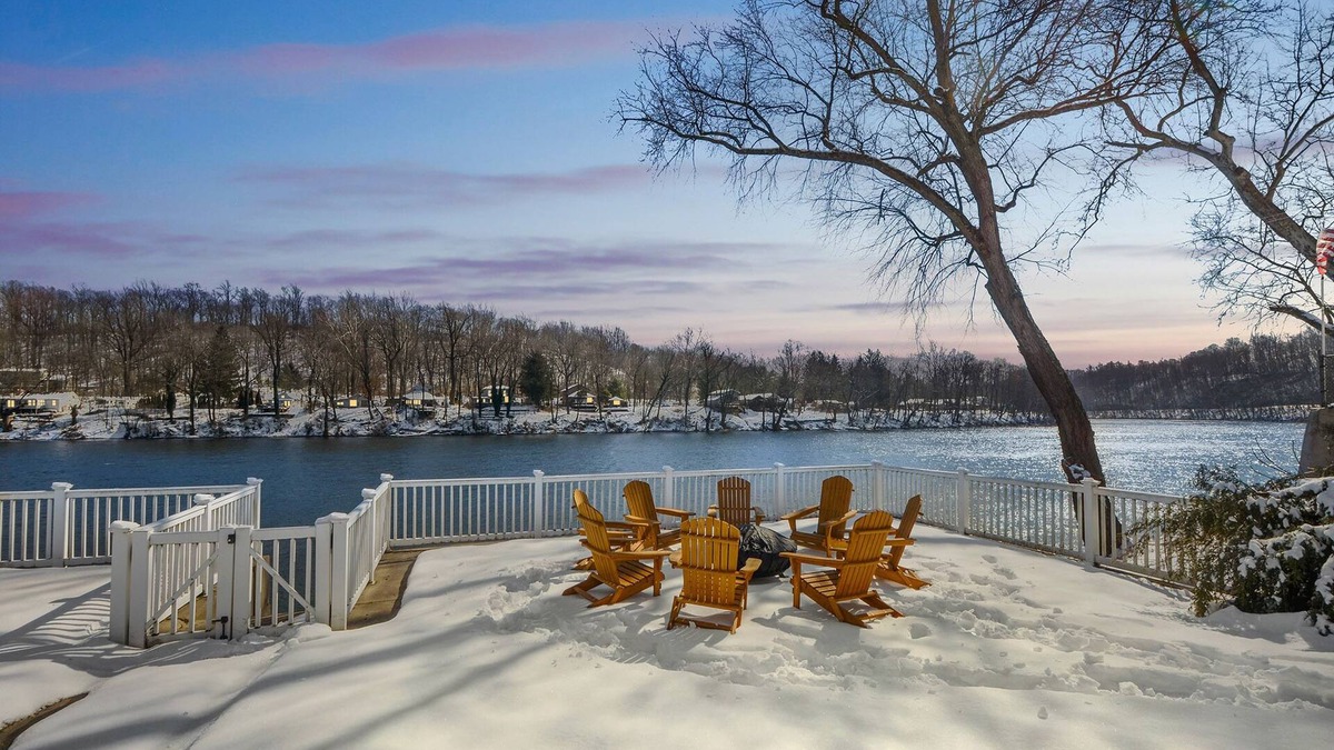 Martins Creek House | The Riverfront - King Suite/Fire Pit/River Access