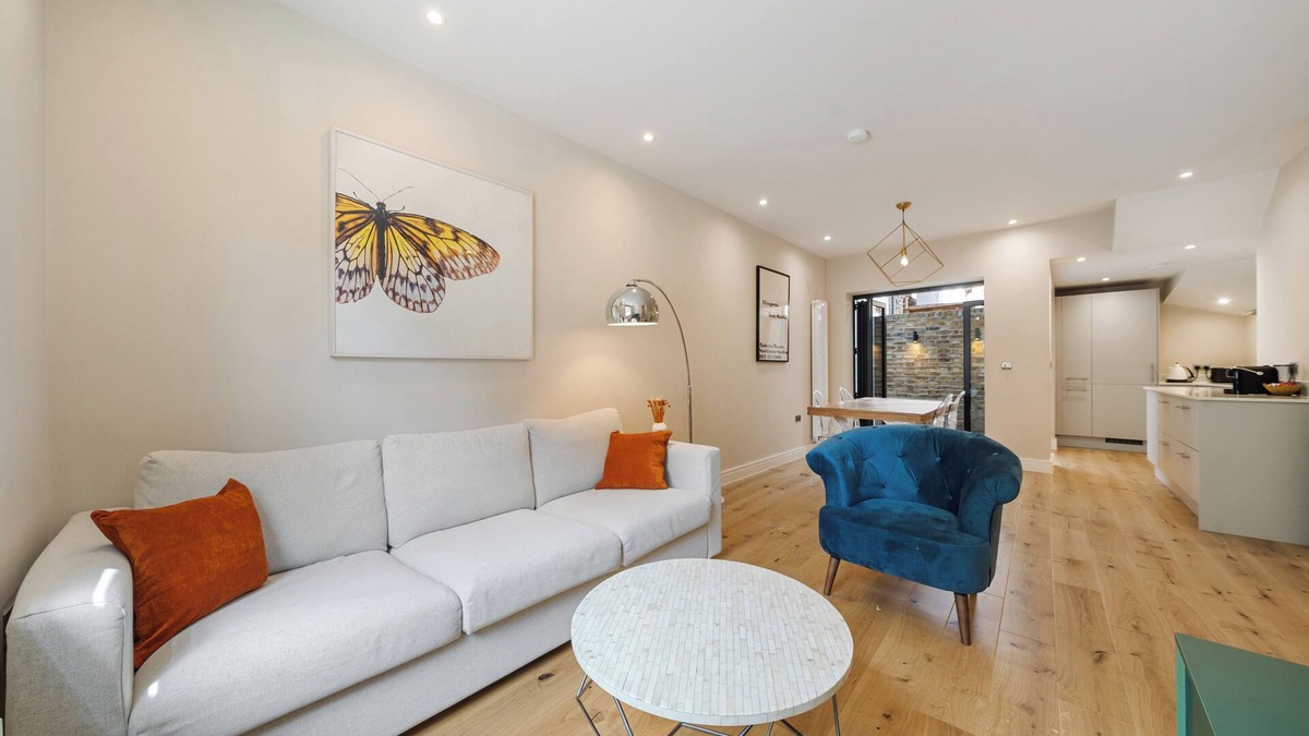 Surrey Docks Apartment | The Riverwalk Residence – 2 Bed Apartment - London