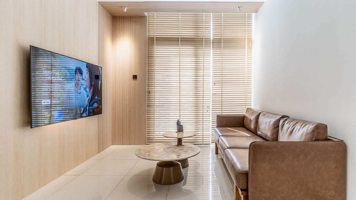 Downtown Ho Chi Minh City Apartment | The Rixx Premium Apartment in the heart of Saigon(pool/gym/security/rooftop bar)