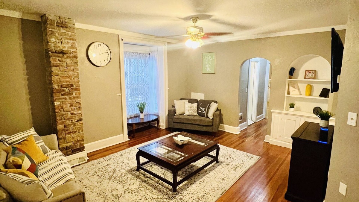 Albany Apartment | The Rizzy Apartment