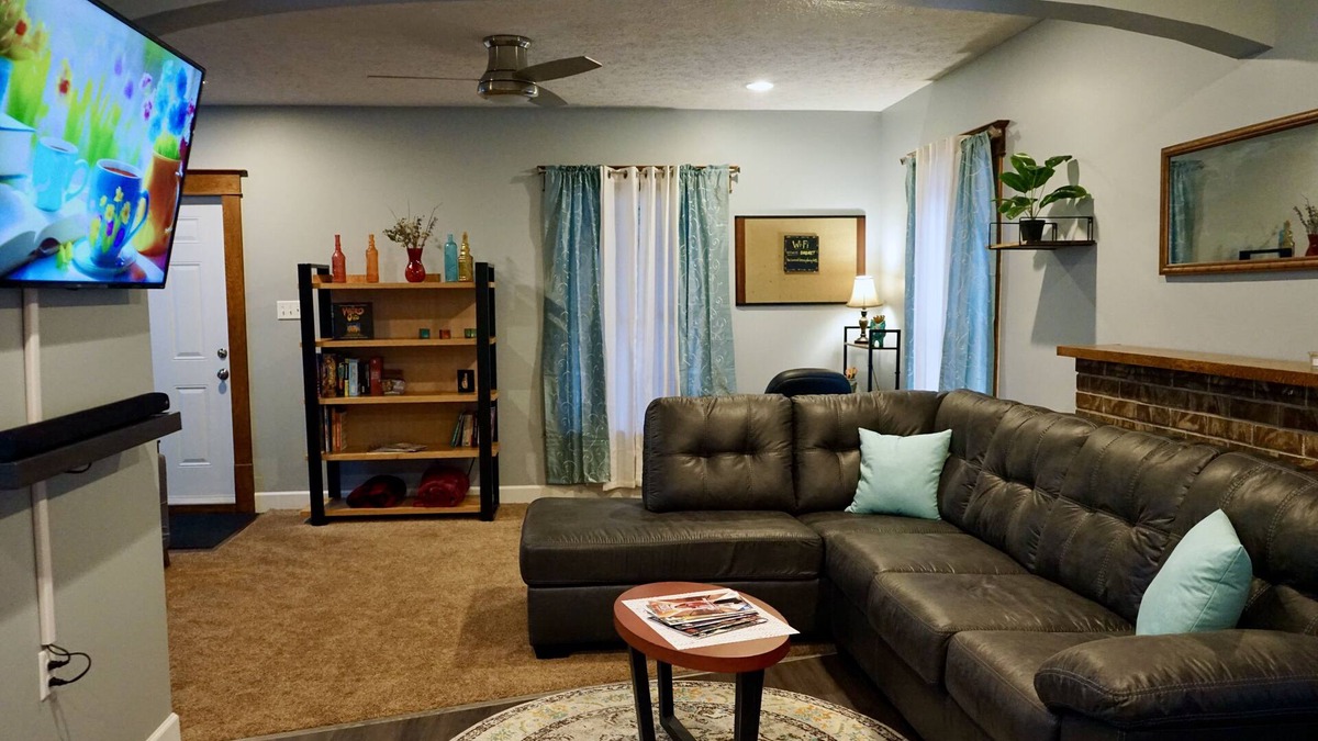 Wooster House | The Rock: 1 Block from Downtown w/ Private Parking