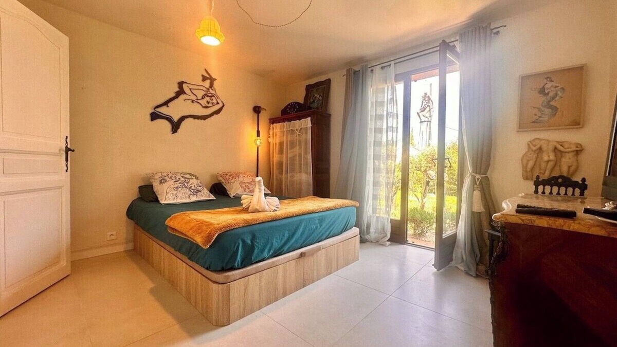 Tourrettes-sur-Loup House | The Room Gallery - Escappart