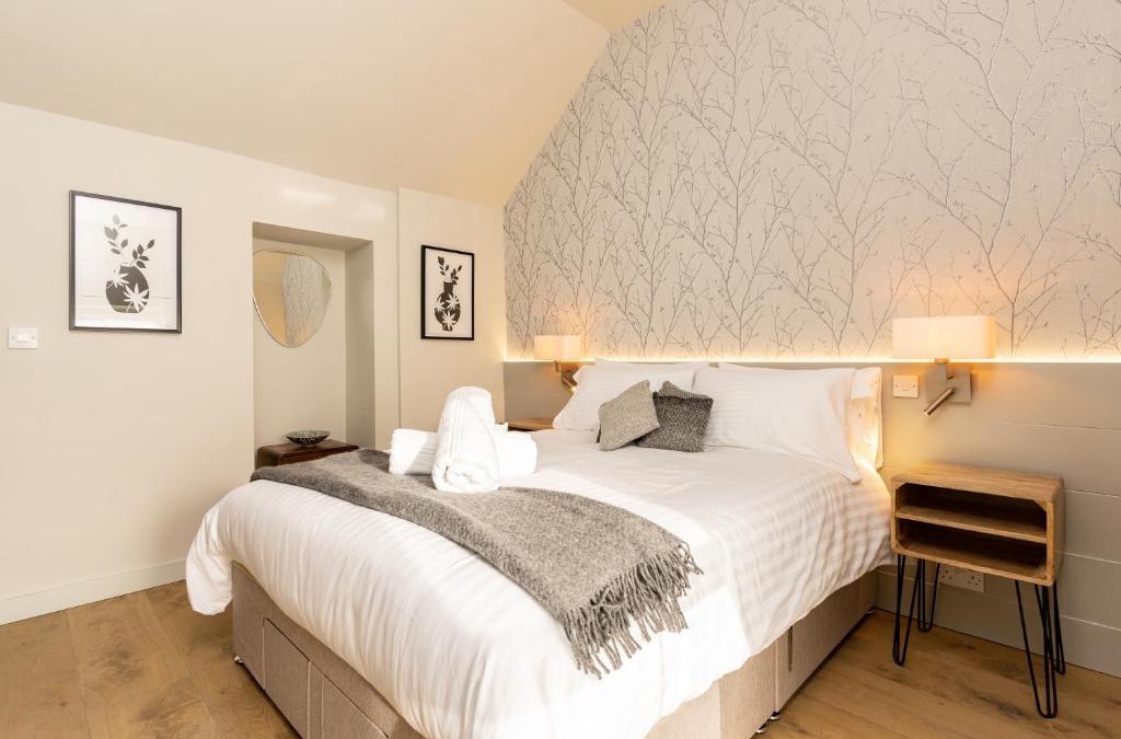 Saint Athan Hotel | The Roost on Rock Road