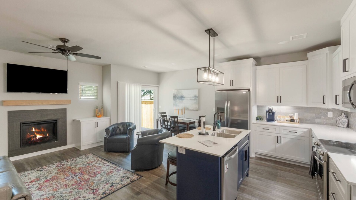 Broken Arrow House | The Rose Retreat - Walk to the Broken Arrow Rose District