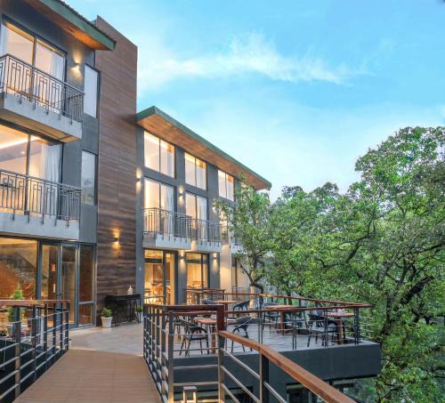 Bhimtal Hotel | The Rosefinch Sarovar Portico